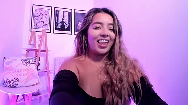 sofihill01 online show from April 21, 1:42 am