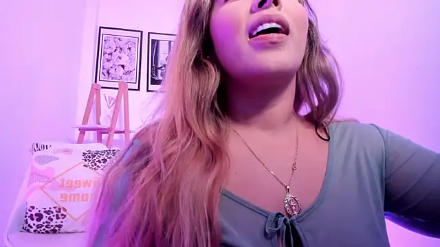 sofihill01 online show from May 23, 7:56 am