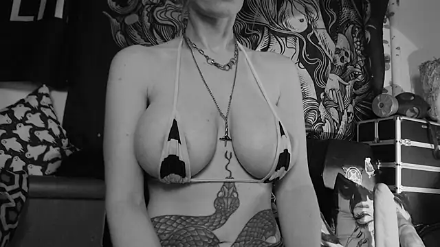 Snapshot of Silentmary chatting on June 12, 3:05 am Silentmary online show from June 12, 3:05 am