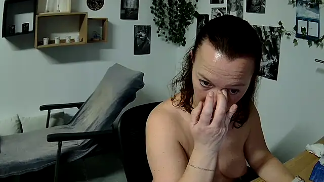 Snapshot of AnyaKrey@xh chatting on February 23, 6:45 pm AnyaKreyxh online show from February 23, 6:45 pm