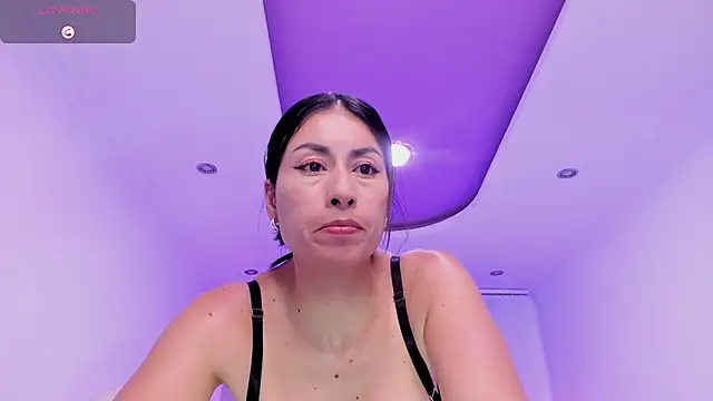 Snapshot of Bethany_Jones chatting on January 25, 8:00 am Bethany Jones online show from January 25, 8:00 am