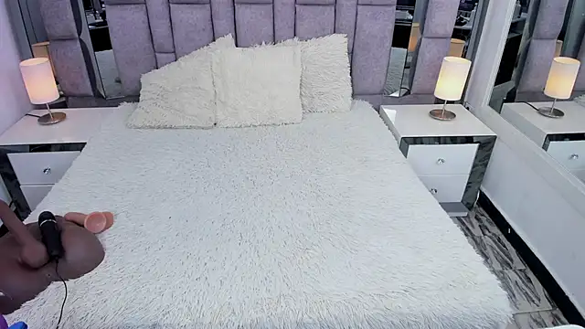 EMMAHILL1 online show from February 18, 11:17 am