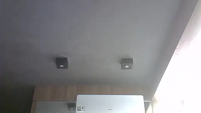 Skinny-Kitten online show from April 18, 3:32 am