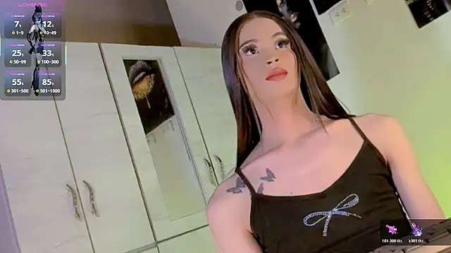 Snapshot of alexia_corleoni chatting on June 24, 10:47 am alexia corleoni online show from June 24, 10:47 am