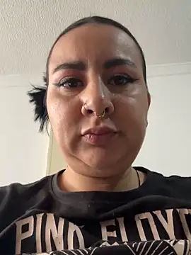 Abril Luv online show from February 2, 1:21 pm