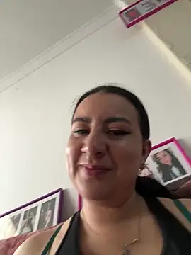 Abril Luv online show from March 12, 1:28 pm