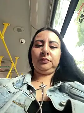 Snapshot of Abril_Luv chatting on April 21, 12:22 pm Abril Luv online show from April 21, 12:22 pm