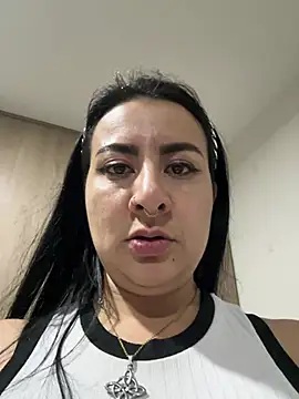 Snapshot of Abril_Luv chatting on April 23, 12:45 am Abril Luv online show from April 23, 12:45 am