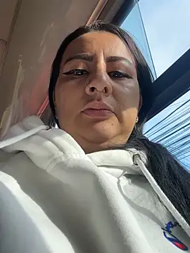 Snapshot of Abril_Luv chatting on April 23, 12:29 pm Abril Luv online show from April 23, 12:29 pm