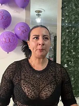 Snapshot of Abril_Luv chatting on May 8, 1:27 pm Abril Luv online show from May 8, 1:27 pm