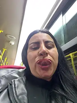Snapshot of Abril_Luv chatting on May 13, 12:41 am Abril Luv online show from May 13, 12:41 am