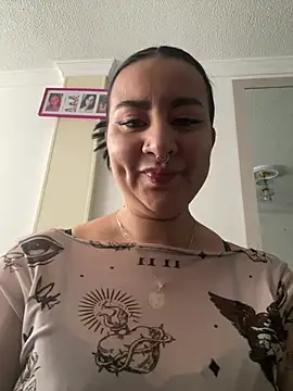 Snapshot of Abril_Luv chatting on May 25, 1:06 pm Abril Luv online show from May 25, 1:06 pm