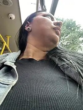 Snapshot of Abril_Luv chatting on June 4, 12:11 pm Abril Luv online show from June 4, 12:11 pm