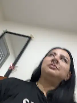 Snapshot of Abril_Luv chatting on July 6, 1:46 am Abril Luv online show from July 6, 1:46 am