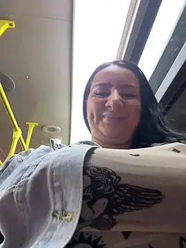 Snapshot of Abril_Luv chatting on July 15, 12:49 am Abril Luv online show from July 15, 12:49 am