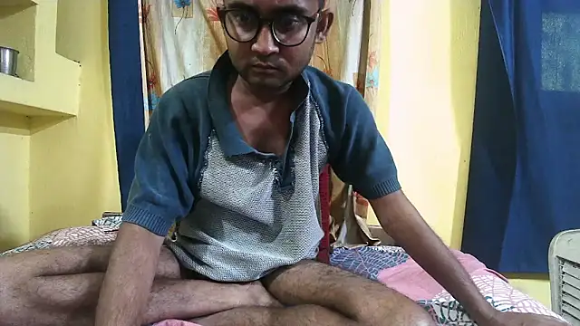 Snapshot of Cute_boy2000 chatting on December 13, 9:13 am Cute boy2000 online show from December 13, 9:13 am