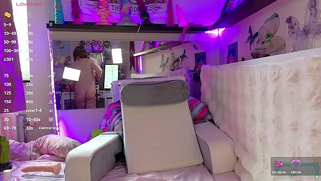 FluffyRainbowKity online show from July 18, 8:18 am