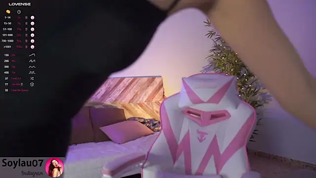 Snapshot of imjess01 chatting on December 10, 11:08 pm imjess01 online show from December 10, 11:08 pm