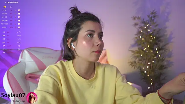 Snapshot of imjess01 chatting on December 15, 1:57 am imjess01 online show from December 15, 1:57 am