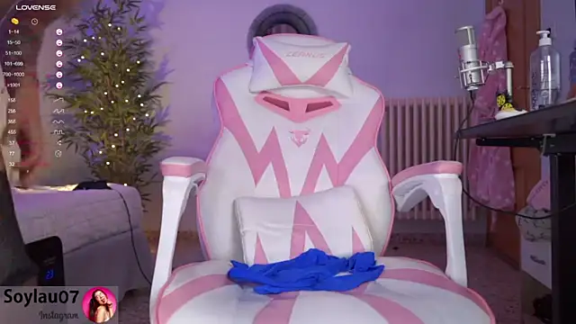 Snapshot of imjess01 chatting on December 22, 6:28 am imjess01 online show from December 22, 6:28 am