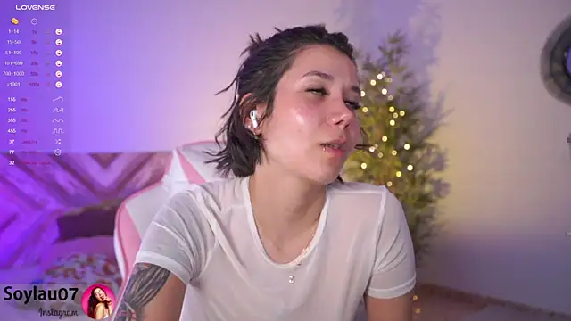 Snapshot of imjess01 chatting on February 14, 3:22 am imjess01 online show from February 14, 3:22 am