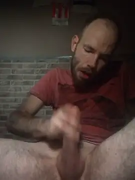 Snapshot of Adamvarga0318 chatting on February 10, 5:25 am Adamvarga0318 online show from February 10, 5:25 am