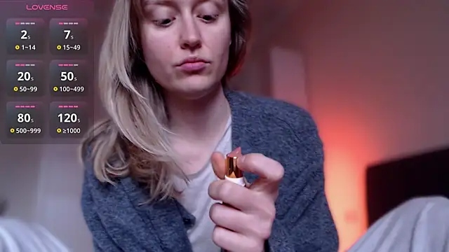 Snapshot of iilovetomatoes chatting on December 18, 1:39 pm iilovetomatoes online show from December 18, 1:39 pm