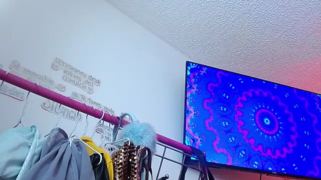 alisseallie online show from February 14, 4:37 pm