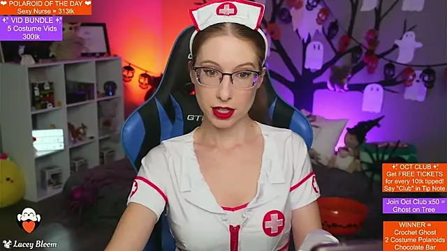 TheLaceyBloom online show from October 28, 1:20 am