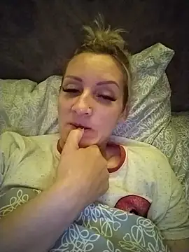 Snapshot of ulika1989 chatting on May 17, 8:05 pm ulika1989 online show from May 17, 8:05 pm