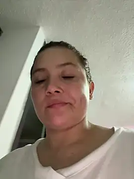 Snapshot of EmilyBarragan chatting on January 30, 1:22 am EmilyBarragan online show from January 30, 1:22 am