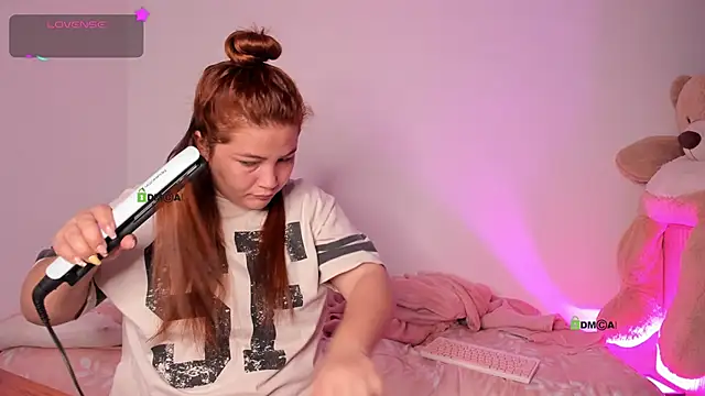 Snapshot of EmilyBarragan chatting on October 3, 3:20 pm EmilyBarragan online show from October 3, 3:20 pm