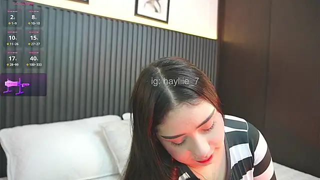Snapshot of haylie_ chatting on April 24, 4:59 am haylie online show from April 24, 4:59 am