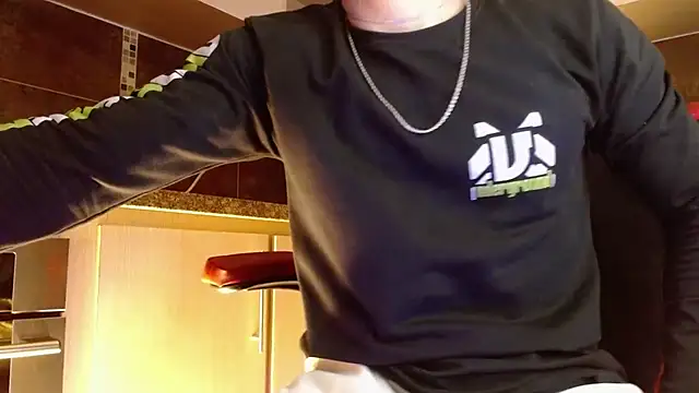 Snapshot of AlbertBernal69 chatting on February 20, 3:14 am AlbertBernal69 online show from February 20, 3:14 am