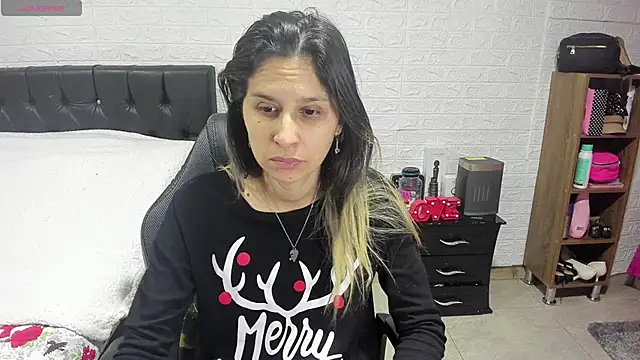 Snapshot of lauren_ashlee chatting on December 31, 1:19 pm lauren ashlee online show from December 31, 1:19 pm