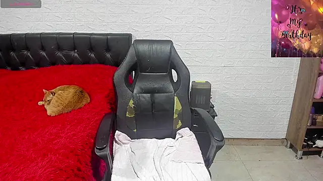 Snapshot of lauren_ashlee chatting on February 1, 1:51 pm lauren ashlee online show from February 1, 1:51 pm