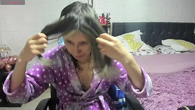 Snapshot of lauren_ashlee chatting on February 19, 3:38 pm lauren ashlee online show from February 19, 3:38 pm