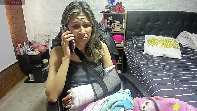 Snapshot of lauren_ashlee chatting on March 20, 4:20 pm lauren ashlee online show from March 20, 4:20 pm