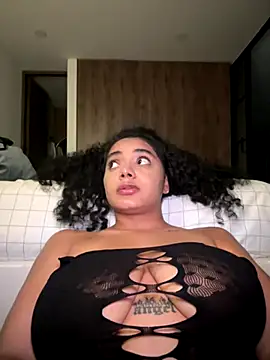 Snapshot of Mariecurl chatting on December 6, 4:38 pm Mariecurl online show from December 6, 4:38 pm