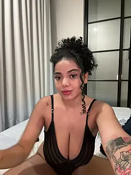 Snapshot of Mariecurl chatting on February 16, 12:19 am Mariecurl online show from February 16, 12:19 am