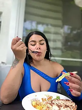 Insane Issa online show from February 9, 4:11 pm