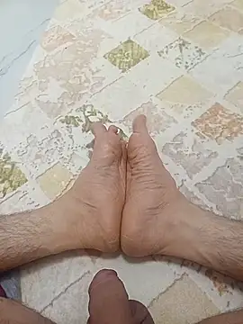 Snapshot of Hardapple01 chatting on February 14, 4:09 am Hardapple01 online show from February 14, 4:09 am