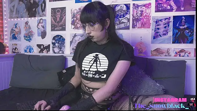 snowblack  online show from February 27, 3:23 pm