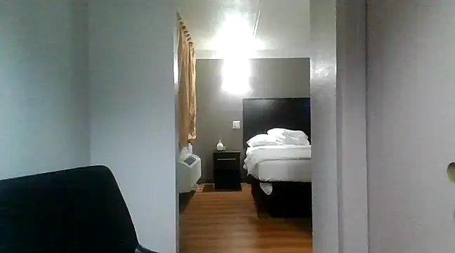 SlimBeenBadd1981 online show from December 2, 1:36 am