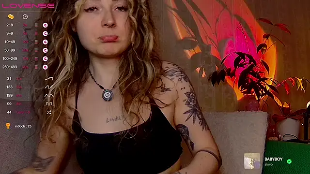 Snapshot of IttyKitty chatting on June 4, 11:55 pm IttyKitty online show from June 4, 11:55 pm