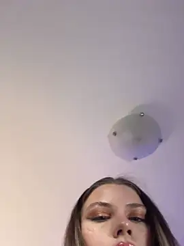 Snapshot of KittyKatyDream chatting on February 1, 2:13 pm KittyKatyDream online show from February 1, 2:13 pm