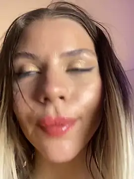 Snapshot of KittyKatyDream chatting on March 14, 3:58 pm KittyKatyDream online show from March 14, 3:58 pm