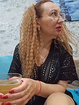 Snapshot of LybovNTV chatting on November 9, 10:19 pm LybovNTV online show from November 9, 10:19 pm