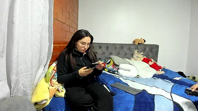  girls on fire  online show from December 18, 11:22 pm