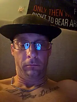 SirGhost19 online show from February 4, 9:04 am